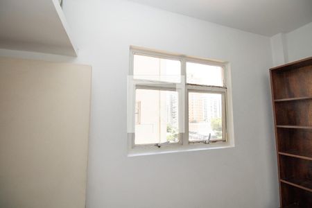 Apartamento à venda com 123m², 4 quartos e 1 vaga Apartamento à venda com 123m², 4 quartos e 1 vagaQuarto de serviço, janela