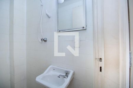 Apartamento à venda com 123m², 4 quartos e 1 vaga Apartamento à venda com 123m², 4 quartos e 1 vagaBanheiro de serviço, pia e espelho