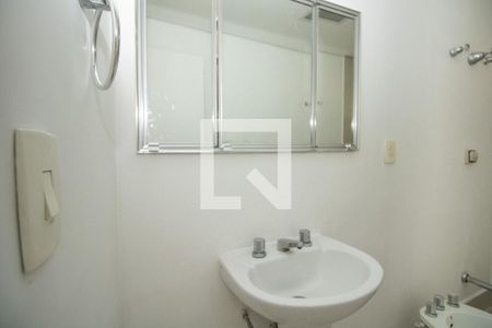 Apartamento à venda com 123m², 4 quartos e 1 vaga Apartamento à venda com 123m², 4 quartos e 1 vagaBanheiro 2, Pia e espelho