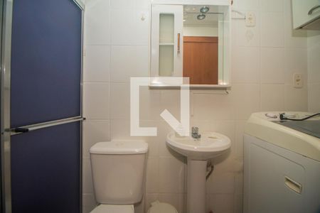Banheiro de apartamento para alugar com 1 quarto, 32m² em Vila Ipiranga, Porto Alegre