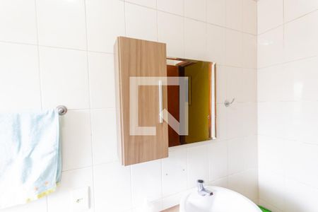 Casa à venda com 240m², 3 quartos e 2 vagas Casa à venda com 240m², 3 quartos e 2 vagasEspelho