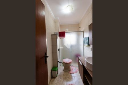 Casa à venda com 240m², 3 quartos e 2 vagas Casa à venda com 240m², 3 quartos e 2 vagasBanheiro