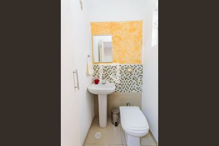 Casa à venda com 240m², 3 quartos e 2 vagas Casa à venda com 240m², 3 quartos e 2 vagasLavabo