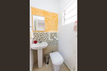 Casa à venda com 240m², 3 quartos e 2 vagas Casa à venda com 240m², 3 quartos e 2 vagasLavabo