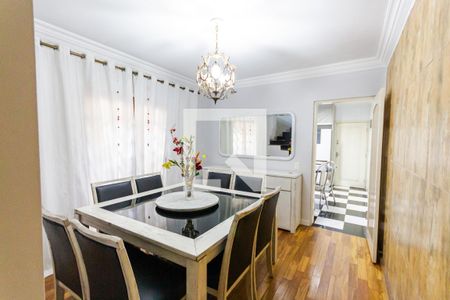 Casa à venda com 240m², 3 quartos e 2 vagas Casa à venda com 240m², 3 quartos e 2 vagasSala de Jantar