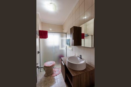 Casa à venda com 240m², 3 quartos e 2 vagas Casa à venda com 240m², 3 quartos e 2 vagasBanheiro