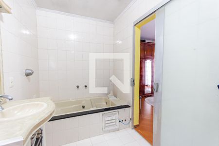 Casa à venda com 240m², 3 quartos e 2 vagas Casa à venda com 240m², 3 quartos e 2 vagasBanheiro da Suíte