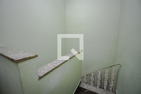 Casa à venda com 165m², 3 quartos e 2 vagas Casa à venda com 165m², 3 quartos e 2 vagasescada para os quartos