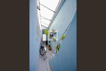 Casa à venda com 165m², 3 quartos e 2 vagas Casa à venda com 165m², 3 quartos e 2 vagasQuintal - lateral casa