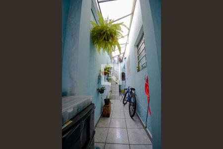 Casa à venda com 165m², 3 quartos e 2 vagas Casa à venda com 165m², 3 quartos e 2 vagasQuintal - lateral casa