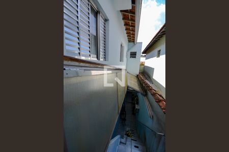 Casa à venda com 165m², 3 quartos e 2 vagas Casa à venda com 165m², 3 quartos e 2 vagasQuintal - lateral casa - teto retratil