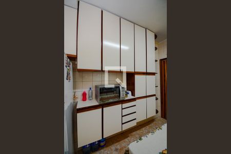 Casa à venda com 165m², 3 quartos e 2 vagas Casa à venda com 165m², 3 quartos e 2 vagasCozinha - Armários