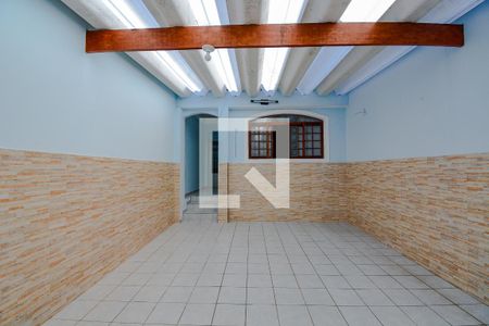 Casa à venda com 165m², 3 quartos e 2 vagas Casa à venda com 165m², 3 quartos e 2 vagasQuintal - frente da casa