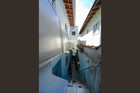 Casa à venda com 165m², 3 quartos e 2 vagas Casa à venda com 165m², 3 quartos e 2 vagasQuintal - lateral casa - teto retratil