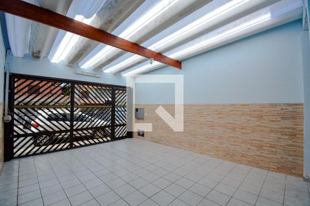 Casa à venda com 165m², 3 quartos e 2 vagas Casa à venda com 165m², 3 quartos e 2 vagasQuintal - frente da casa