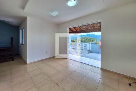 Sala de casa à venda com 3 quartos, 168m² em Serra Grande, Niterói