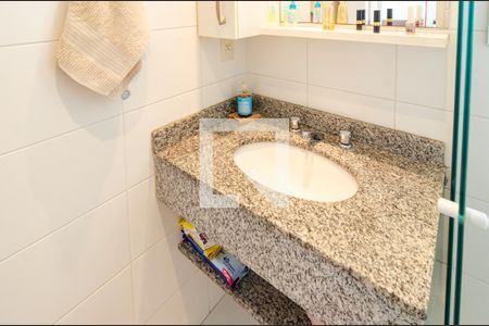 Apartamento à venda com 66m², 2 quartos e 2 vagasBanheiro Social