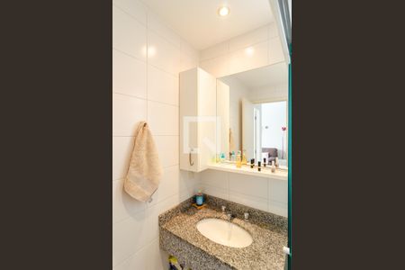 Apartamento à venda com 66m², 2 quartos e 2 vagasBanheiro Social