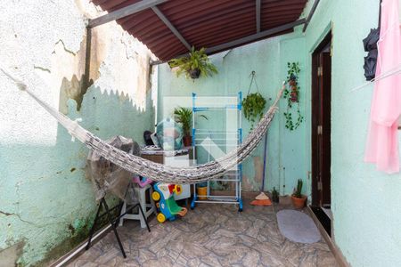 Casa de condomínio à venda com 70m², 2 quartos e 1 vagaQuintal