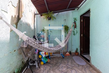 Casa de condomínio à venda com 70m², 2 quartos e 1 vagaQuintal