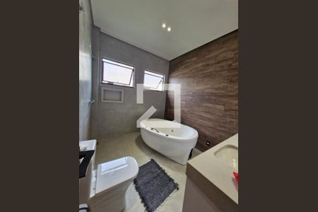 Casa à venda com 548m², 5 quartos e 4 vagasBanheiro do Quarto 2