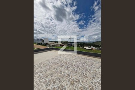 Casa à venda com 548m², 5 quartos e 4 vagasVaranda com vista definitiva