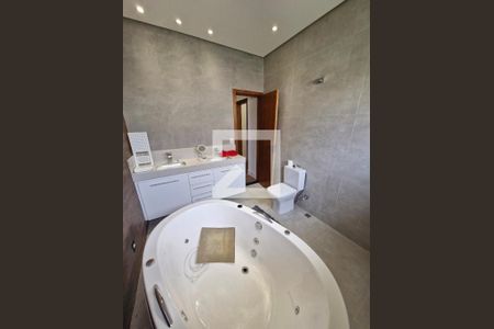 Casa à venda com 548m², 5 quartos e 4 vagasBanheiro do Quarto 2