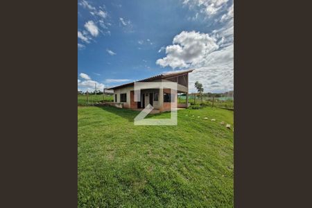 Casa à venda com 548m², 5 quartos e 4 vagasCasa dos fundos