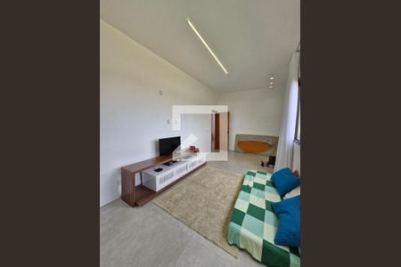 Casa à venda com 548m², 5 quartos e 4 vagasSala de TV