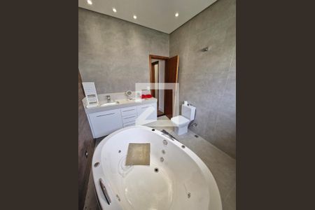 Casa à venda com 548m², 5 quartos e 4 vagasBanheiro do Quarto 2