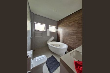 Casa à venda com 548m², 5 quartos e 4 vagasBanheiro do Quarto 2