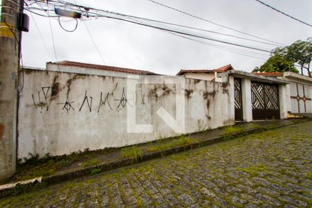 Casa à venda com 241m², 2 quartos e 6 vagas Casa à venda com 241m², 2 quartos e 6 vagasFachada