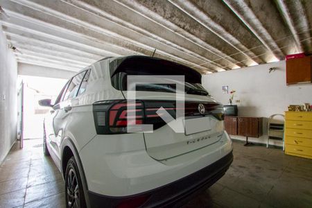 Casa à venda com 241m², 2 quartos e 6 vagas Casa à venda com 241m², 2 quartos e 6 vagasGaragem