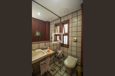 Casa à venda com 300m², 4 quartos e 2 vagasBanheiro 