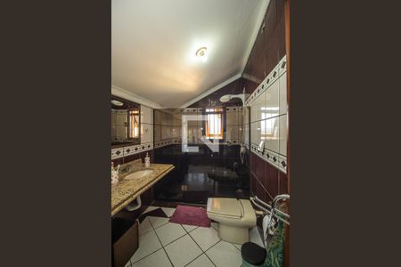 Banheiro da Suite de casa à venda com 4 quartos, 300m² em Espírito Santo, Porto Alegre