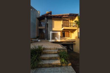 Casa à venda com 300m², 4 quartos e 2 vagasFachada