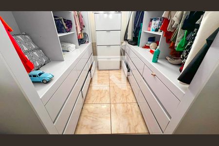 Casa à venda com 225m², 5 quartos e 3 vagasCloset