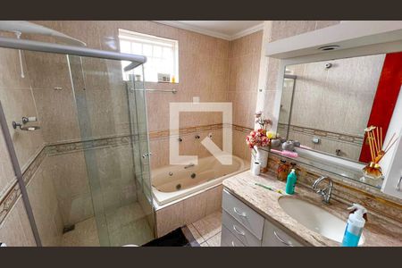 Casa à venda com 225m², 5 quartos e 3 vagasBanheiro