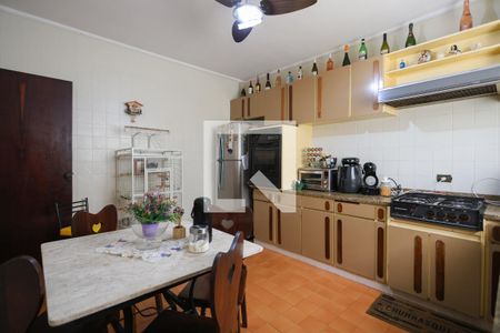 Casa à venda com 280m², 2 quartos e 2 vagas Casa à venda com 280m², 2 quartos e 2 vagasCozinha