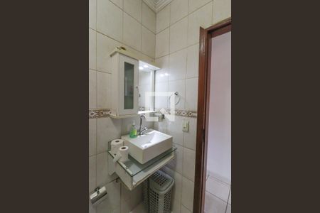 Casa à venda com 152m², 3 quartos e 5 vagas Casa à venda com 152m², 3 quartos e 5 vagasBanheiro 2