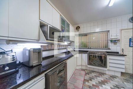 Casa à venda com 231m², 3 quartos e 3 vagas Casa à venda com 231m², 3 quartos e 3 vagasCozinha