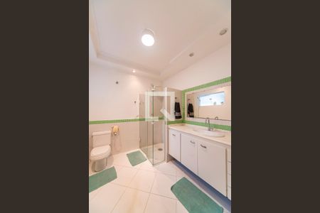 Casa à venda com 231m², 3 quartos e 3 vagas Casa à venda com 231m², 3 quartos e 3 vagasBanheiro Social