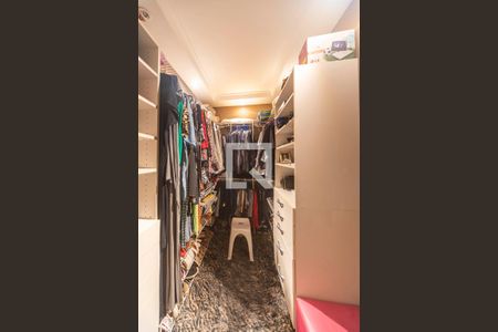 Casa à venda com 231m², 3 quartos e 3 vagas Casa à venda com 231m², 3 quartos e 3 vagasCloset do Quarto 3