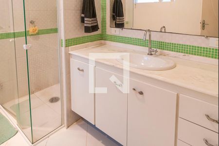 Casa à venda com 231m², 3 quartos e 3 vagas Casa à venda com 231m², 3 quartos e 3 vagasBanheiro Social