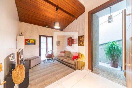 Sala de TV de casa à venda com 3 quartos, 231m² em Vila Valparaíso, Santo André