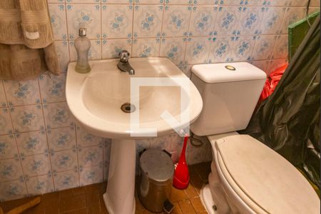 Casa à venda com 231m², 3 quartos e 3 vagas Casa à venda com 231m², 3 quartos e 3 vagasBanheiro do Salão