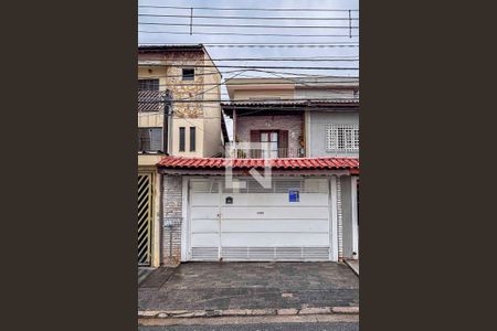 Casa à venda com 231m², 3 quartos e 3 vagas Casa à venda com 231m², 3 quartos e 3 vagasFachada