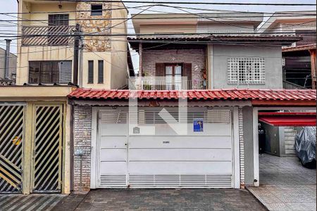 Casa à venda com 231m², 3 quartos e 3 vagas Casa à venda com 231m², 3 quartos e 3 vagasFachada