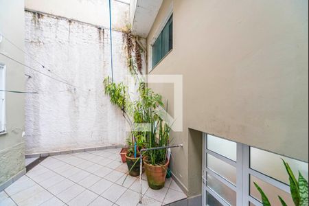 Casa à venda com 231m², 3 quartos e 3 vagas Casa à venda com 231m², 3 quartos e 3 vagasQuintal Fundos