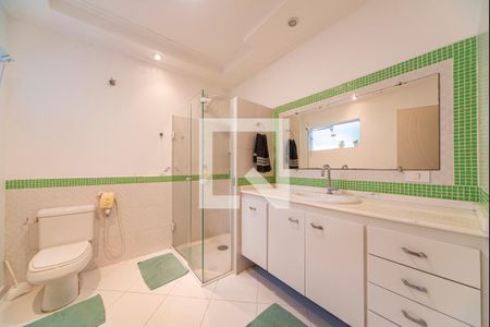 Casa à venda com 231m², 3 quartos e 3 vagas Casa à venda com 231m², 3 quartos e 3 vagasBanheiro Social